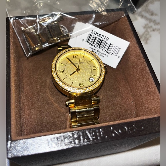 NWT Michael Kors MK6219 Women's Stainless Steel Analog Dial
Quartz Wrist Watch - Picture 3 of 7